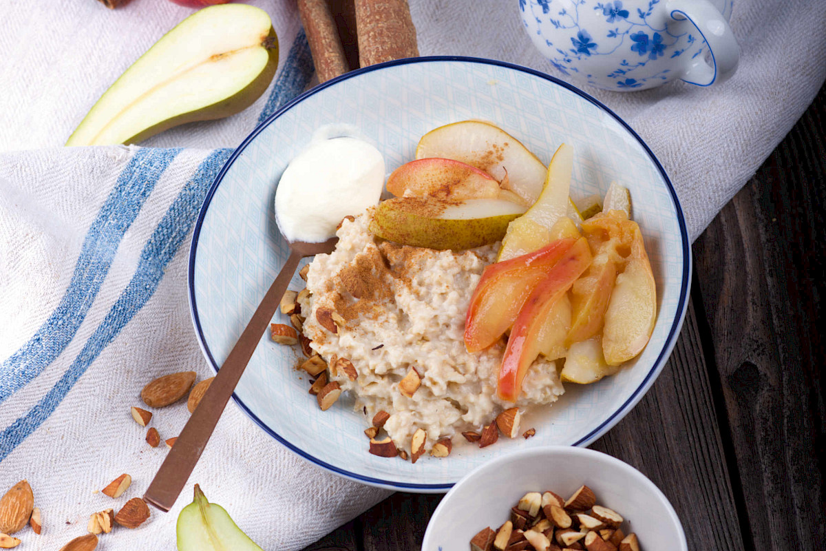 Porridge mit Apfel-Birnen-Kompott
