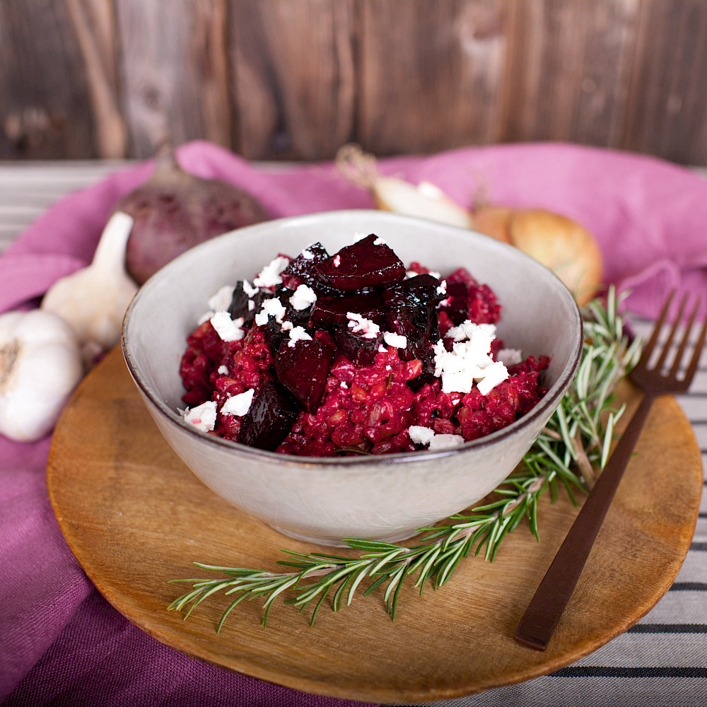 Rotebete Graupen Bowl mit Feta