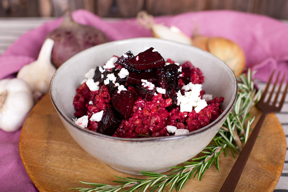 Rotebete Graupen Bowl mit Feta