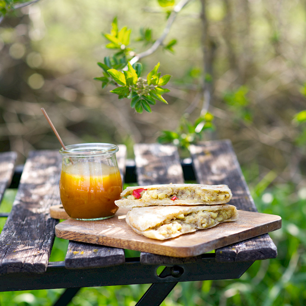 Aloo Paratha mit Mango-Chutney