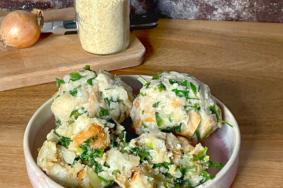 Semmelknödel mit Petersilie