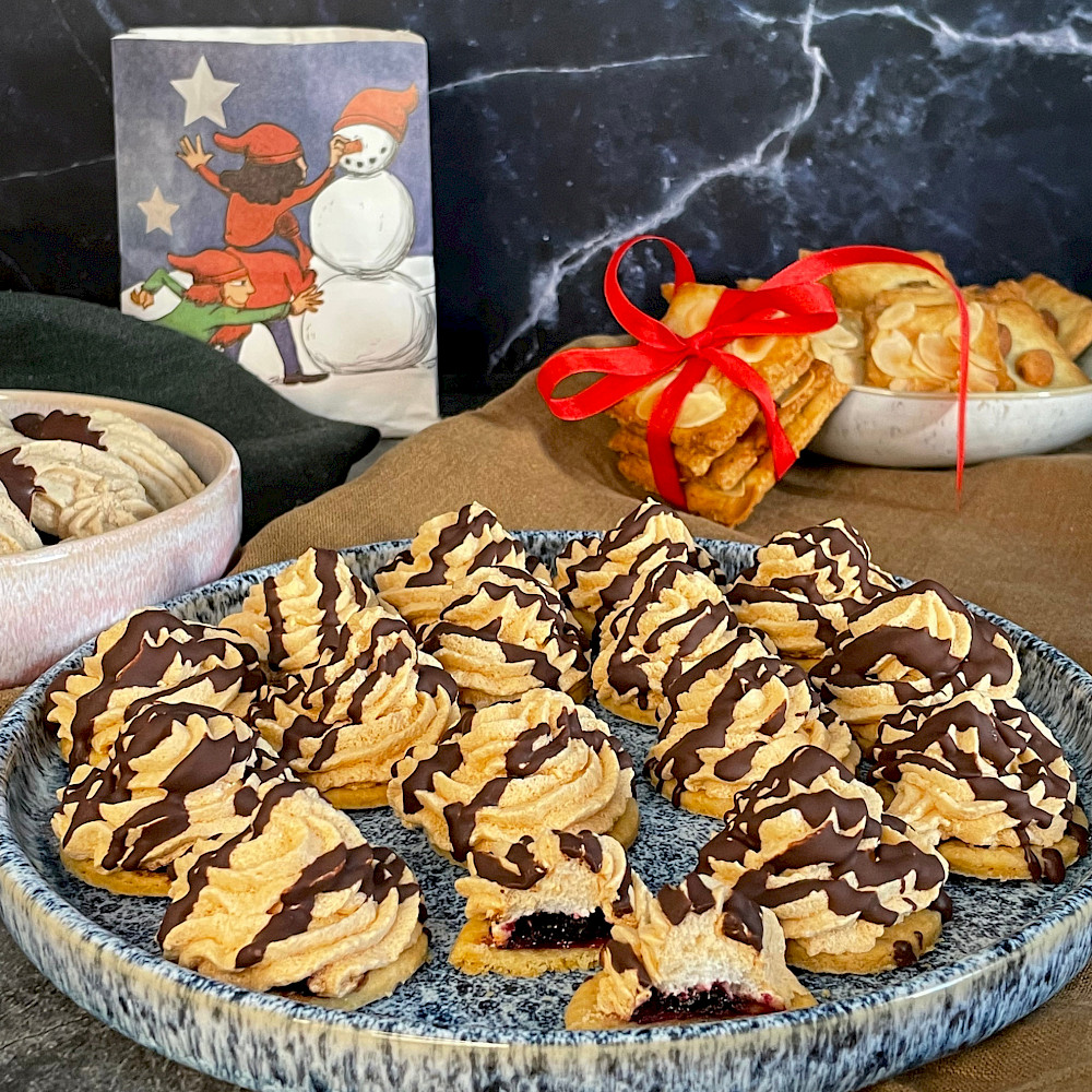 Konfitüre, Baiser-Plätzchen mit Marmeladenkern