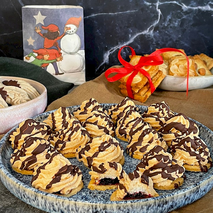 Konfitüre, Baiser-Plätzchen mit Marmeladenkern