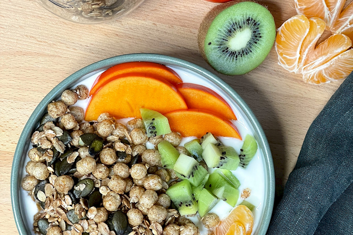 Granola mit frischem Obst