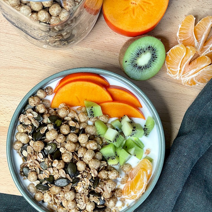 Granola mit frischem Obst