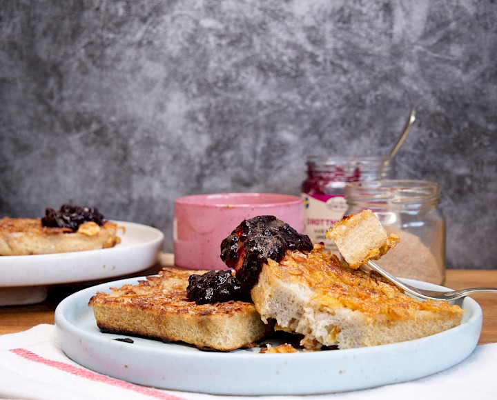French Toast mit knuspriger Cornflakes oder Dinkelflakes Panade
