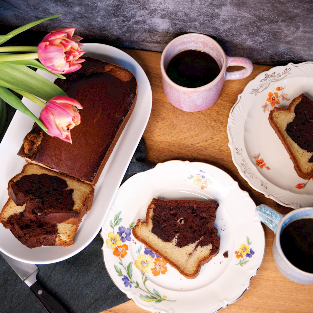 Marmorkuchen aus Rührteig und Schokoteig