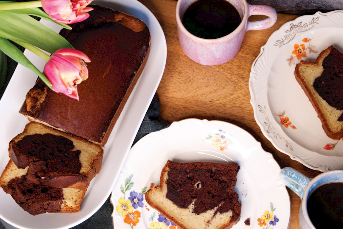 Marmorkuchen aus Rührteig und Schokoteig