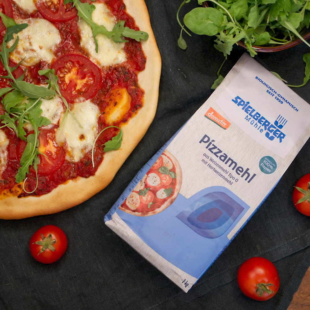 Pizza mit vegetarischem Belag