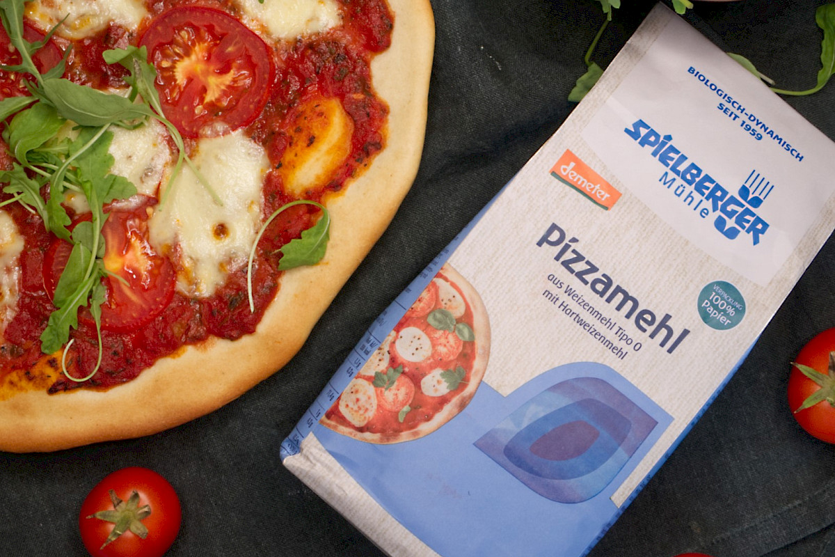Pizza mit vegetarischem Belag