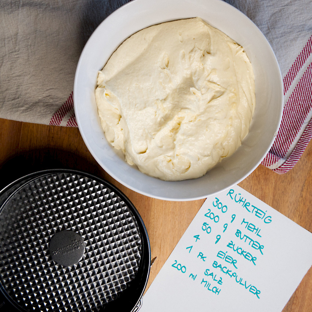 Locker, saftig und einfach zuzubereiten – dieser Rührteig ist die perfekte Basis für köstliche Kuchen. Mit ein paar Tricks gelingt er immer perfekt!