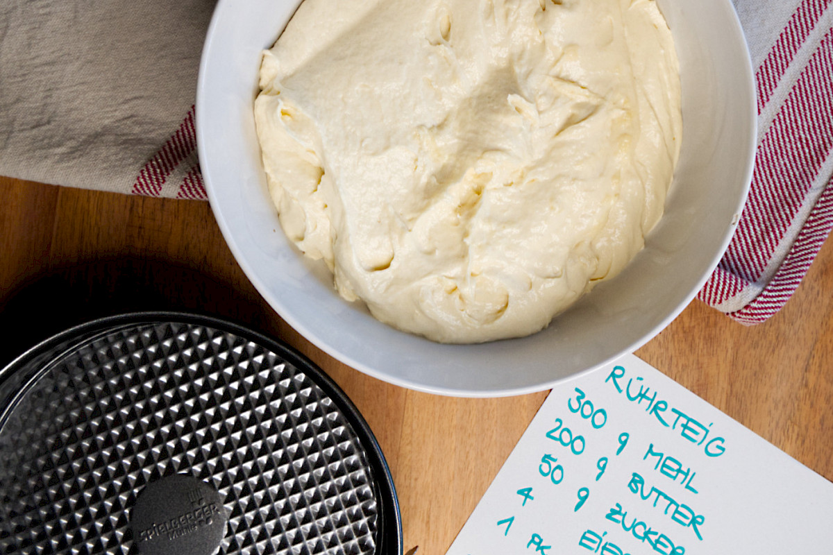 Locker, saftig und einfach zuzubereiten – dieser Rührteig ist die perfekte Basis für köstliche Kuchen. Mit ein paar Tricks gelingt er immer perfekt!