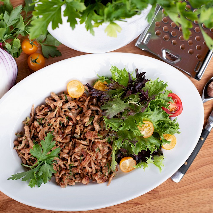 Leberspätzle mit Salat